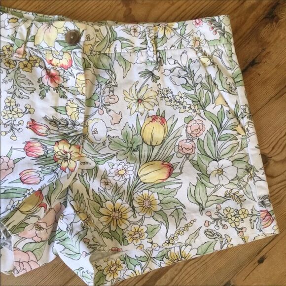 Gap 100% Cotton White & Green Floral Print Summer Shorts Size 2 - Picture 2 of 6